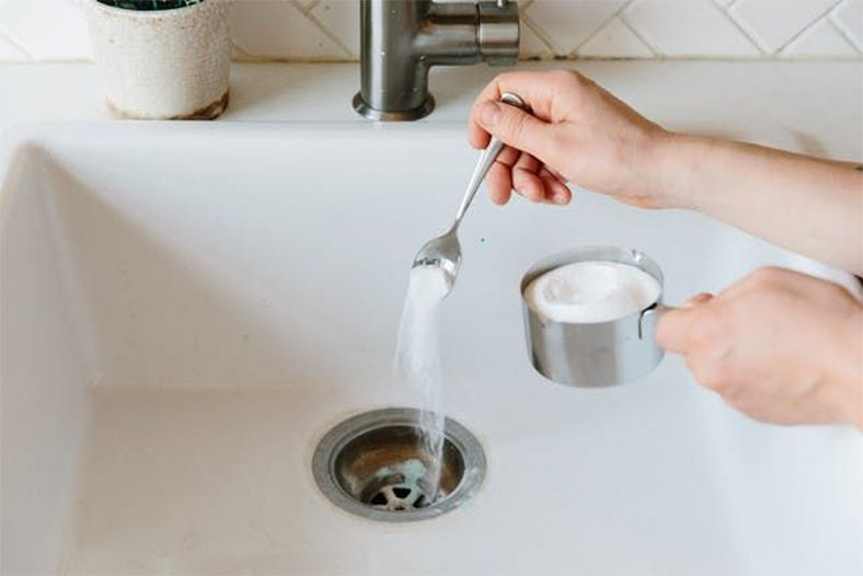 mẹo thông cống tại nhà bằng bakingsoda