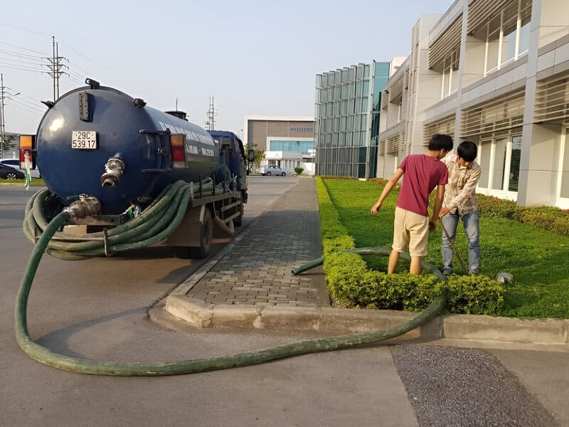 Đặt hầm cầu ở trước sân nhà