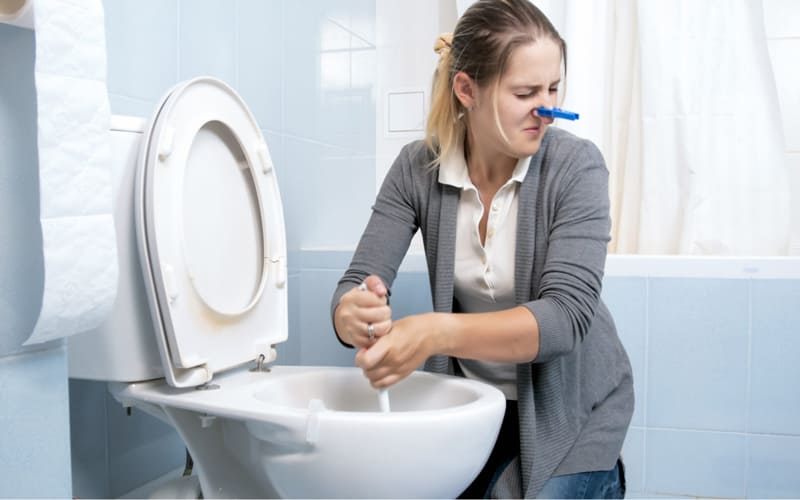 Hầm cầu không có ống thông hơi sẽ gât ra mùi hôi khó chịu